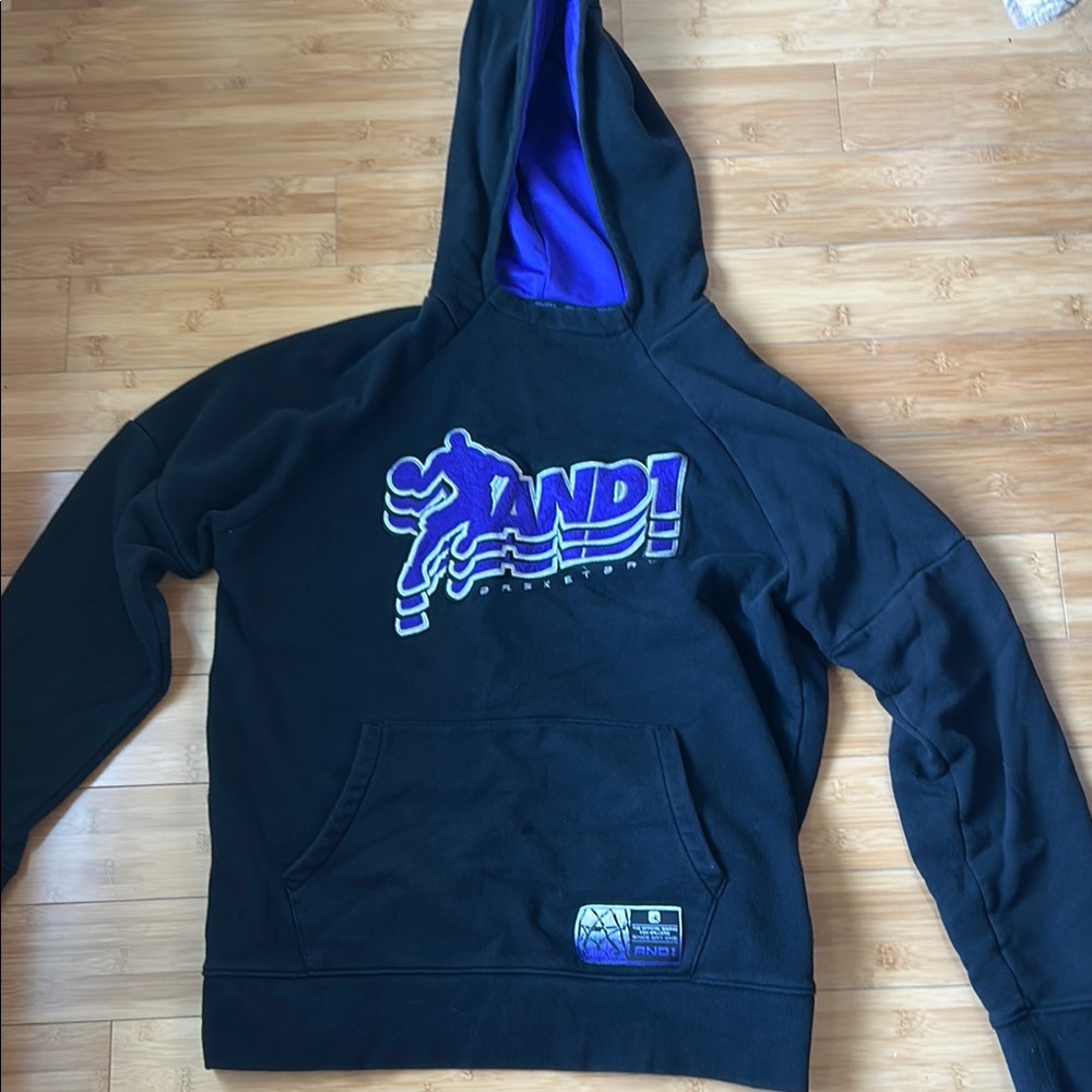 AND1 Men’s Black Basketball Hoodie with Vibrant Purple Graphic Size Large